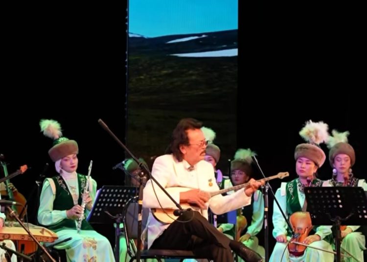 «Ақ жауын» өнерімен тәнті етті