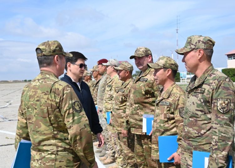 Қорғаныс министрінің цифрландыру жөніндегі орынбасары Абай және Аягөз гарнизондарында болды