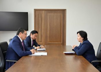 Абай облысында «Жанұя мектебі» жобасы және Семейдің инфрақұрылымын жаңғырту талқыланды