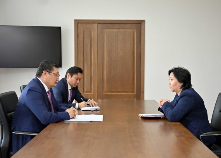 Абай облысында «Жанұя мектебі» жобасы және Семейдің инфрақұрылымын жаңғырту талқыланды