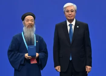 Діндер съезі: Президент Тоқаев қатысушыларға мемлекеттік наградалар табыс етті