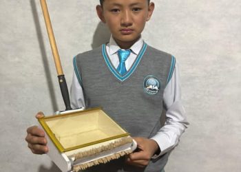 Аягөздік оқушы парта мен еденді тез тазалайтын құрылғы құрастырды