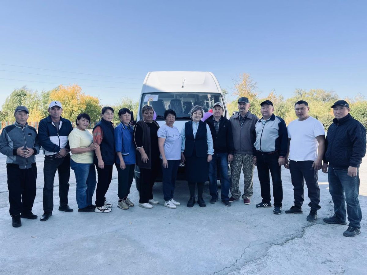 Көктеректе оқушыларды тасымалдайтын жаңа автобус жолға шықты