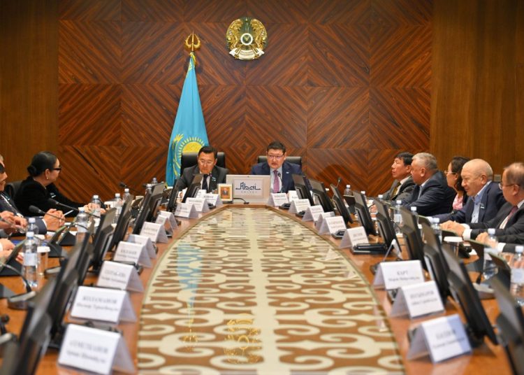 Абай облысының 30-сессиясында әлеуметтік маңызы бар мәселелер шешілді