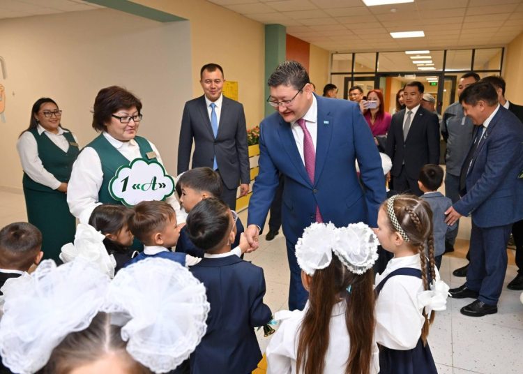 Семейдің Водный кентінде 600 орындық жаңа мектеп есігін ашты