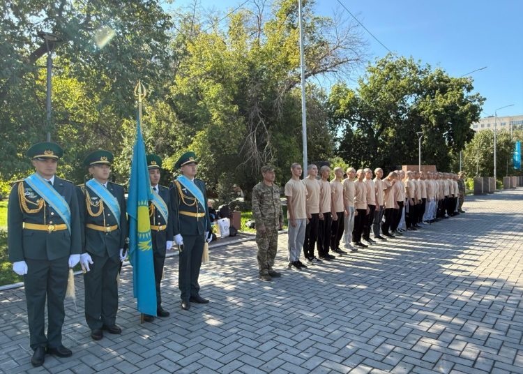 Семейде «Күз-2025» шақырылымы ашылды: жас сарбаздар сапқа қосылды