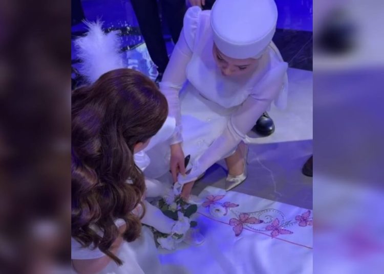 «Дәстүрді бұрмалау»: Мейрамбек Беспаевтың қызының тұсаукесер тойы қызу талқыға түсті