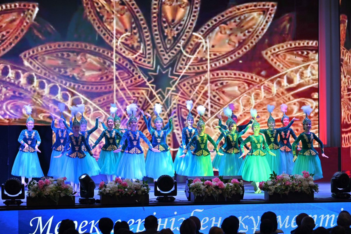 Абай облысында Мұғалімдер күні аталып өтті: үздік ұстаздар марапатталды