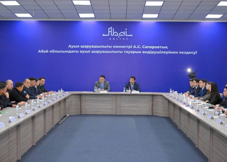 Абайда агросалаға серпін: министр фермерлермен ашық жиын өткізді