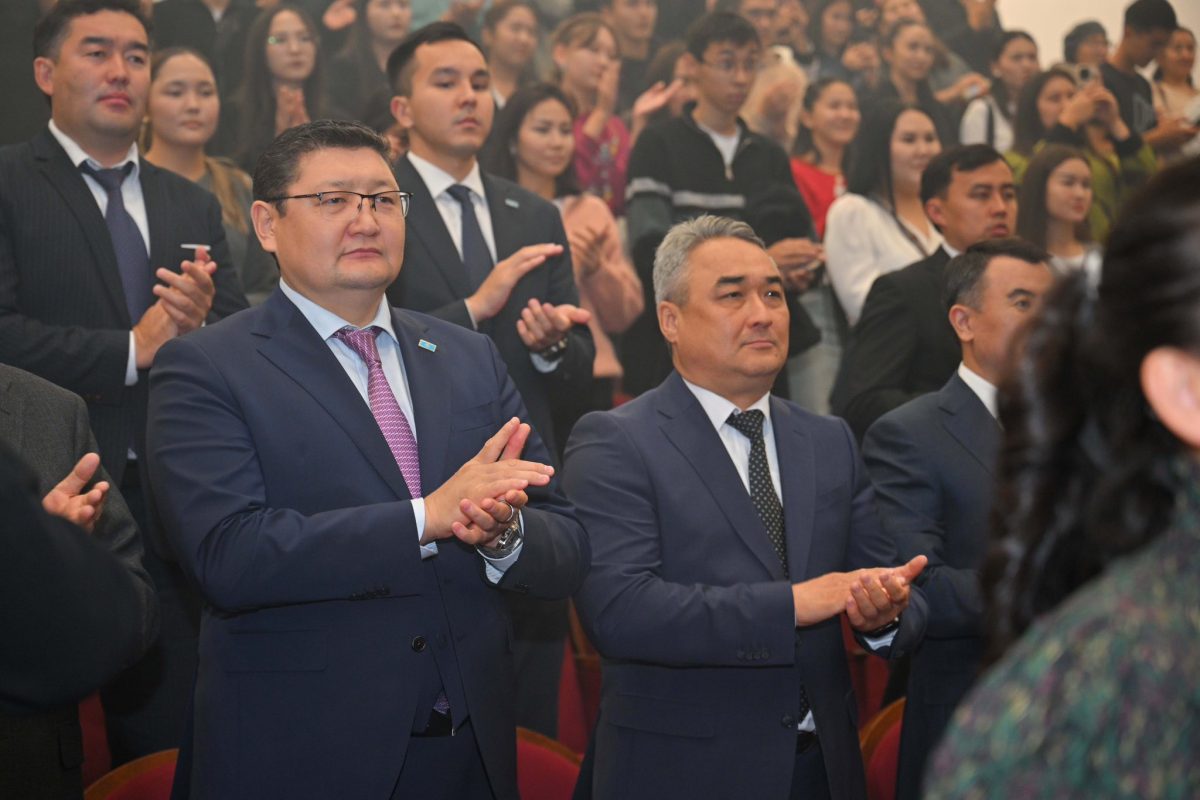 Жастарды сақтандыруға шақырған премьера: Семейде «Белгісіз бағыт» сахналанды