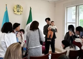 Димаш Құдайберген Мехикода сәбидің тұсауын кесіп, қазақ дәстүрін дәріптеді