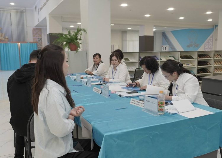 Семейде әкім сайлауы өтіп жатыр: 128 учаске ашылды, қала тұрғындары белсенді