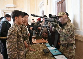Семейде жас сарбаздар Отан алдындағы борышын өтеуге салтанатты түрде аттанды
