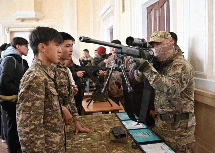 Семейде жас сарбаздар Отан алдындағы борышын өтеуге салтанатты түрде аттанды