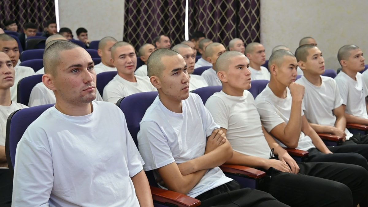 Семейде жас сарбаздар Отан алдындағы борышын өтеуге салтанатты түрде аттанды