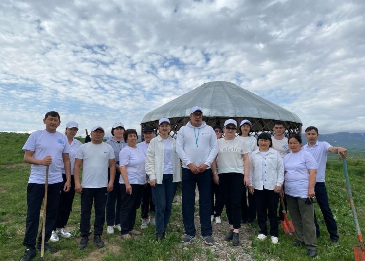 Табиғат — аманат! “AMANAT” партиясының “Таза бейсенбі” экологиялық акциясы Үржар ауданында өтті