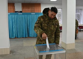 Сарбаздар мен сайлау: Қала әкімін таңдау құқығы және азаматтық борыш