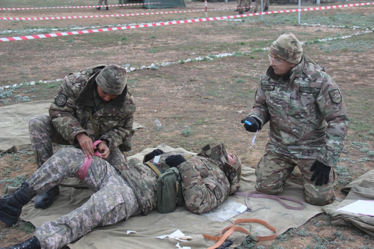 Абай гарнизонында әскерлерді қорытынды тексеру жүргізілуде