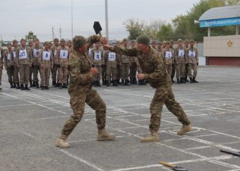 Абай гарнизонында әскерлерді қорытынды тексеру жүргізілуде
