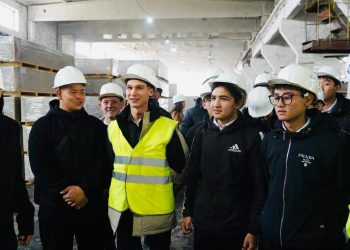 Өндіріс әлеміне қадам: Абай облысының жастарына кәсіптік бағыт берілді