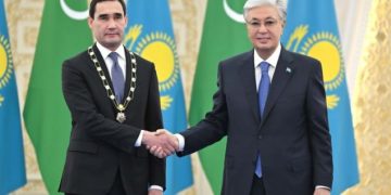 Мемлекет басшысы Түрікменстан Президентін «Алтын Қыран» орденімен марапаттады