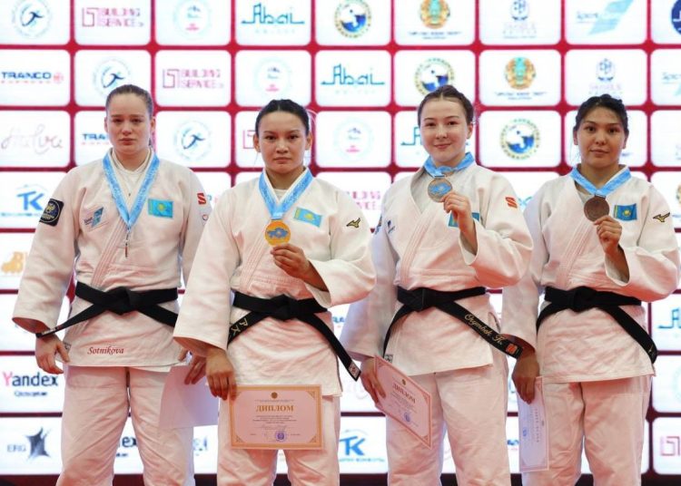 Абай облысының дзюдошылары аралас-командалық сында ел чемпионы атанды