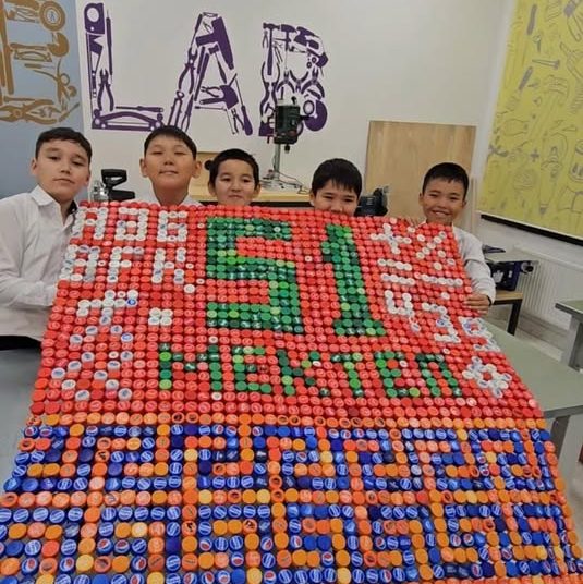 Келешек мектебінде пластик қақпақтардан EcoBox жасалды