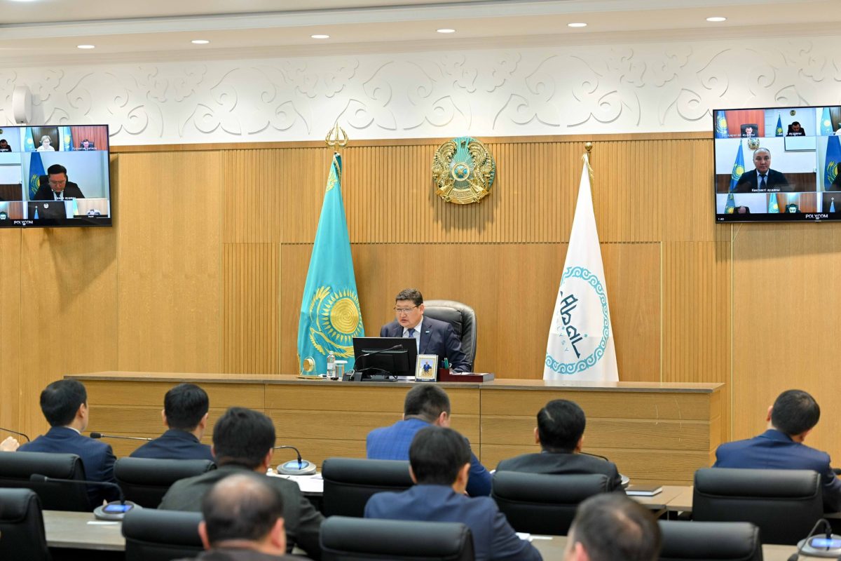 Берік Уәли: Өңірде тазалық жұмыстары жыл он екі ай тоқтамауы керек