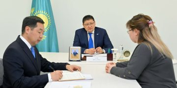 Берік Уәли азаматтарды жеке қабылдап, өзекті мәселелерін тыңдады