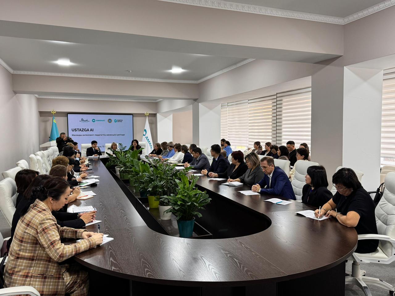 «AMANAT» партиясының қолдауымен педагогтерге арналған жасанды интеллект курсы іске қосылды