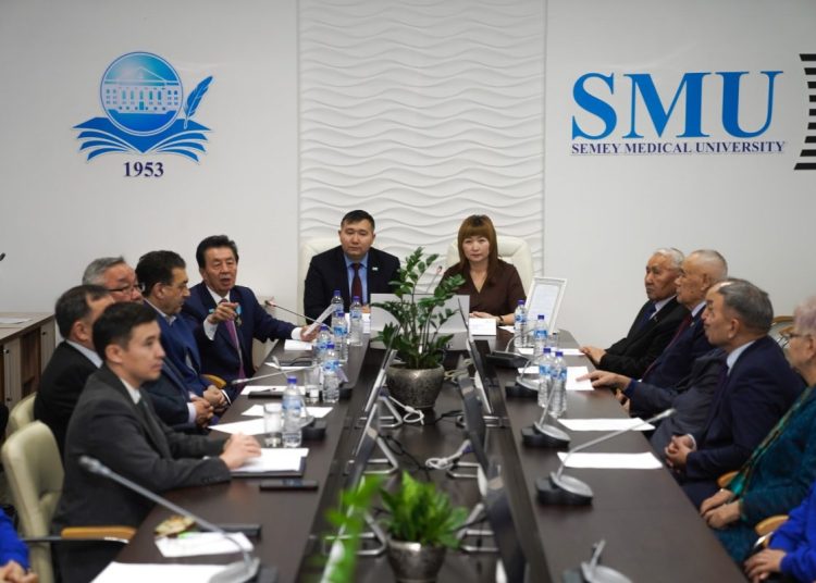 Семей қаласында жастар мен «Ғибратты ғұмырлар» Ақсақалдар кеңесінің мүшелері арасында диалог алаңы өтті