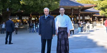 Мемлекет басшысы Мейджи Джингу ғибадатханасын аралап көрді