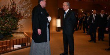 Токиода Президент Қасым-Жомарт Тоқаев кәсіпқой сумошы Ерсін Балтағұлмен кездесті