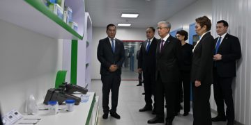 Мемлекет басшысы Жамбыл облысындағы фармацевтикалық кәсіпорындардың қызметімен танысты