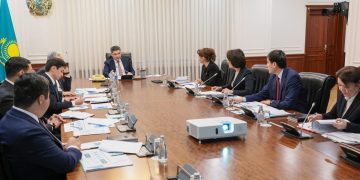 Олжас Бектенов денсаулық сақтау саласын цифрландыру және қаржылық тәртіп мәселесі бойынша кеңес өткізді