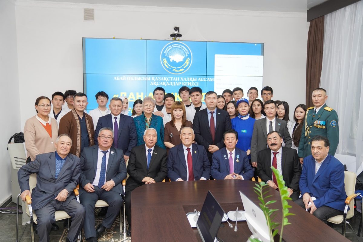 Семей қаласында жастар мен «Ғибратты ғұмырлар» Ақсақалдар кеңесінің мүшелері арасында диалог алаңы өтті