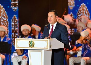 Шымкенттің өнерпаздары Абай еліне арнайы бағдарлама алып келді