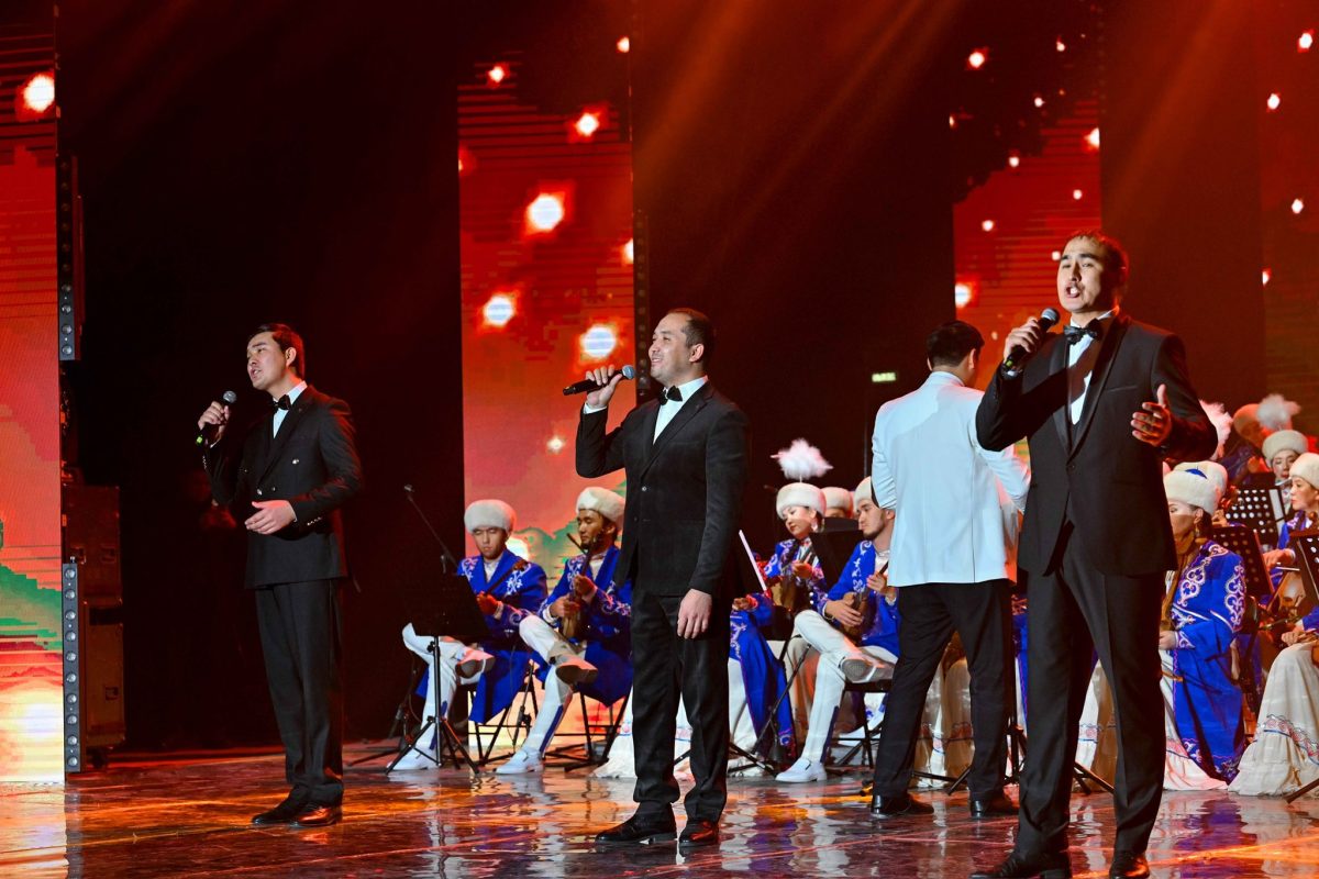 Шымкенттің өнерпаздары Абай еліне арнайы бағдарлама алып келді