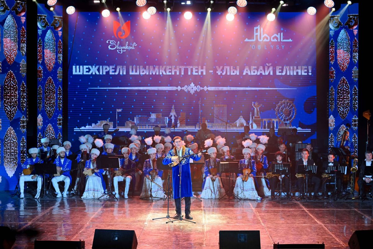 Шымкенттің өнерпаздары Абай еліне арнайы бағдарлама алып келді