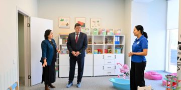 Берік Уәли аутизмі бар балаларды оңалтатын орталықтың жұмысымен танысты