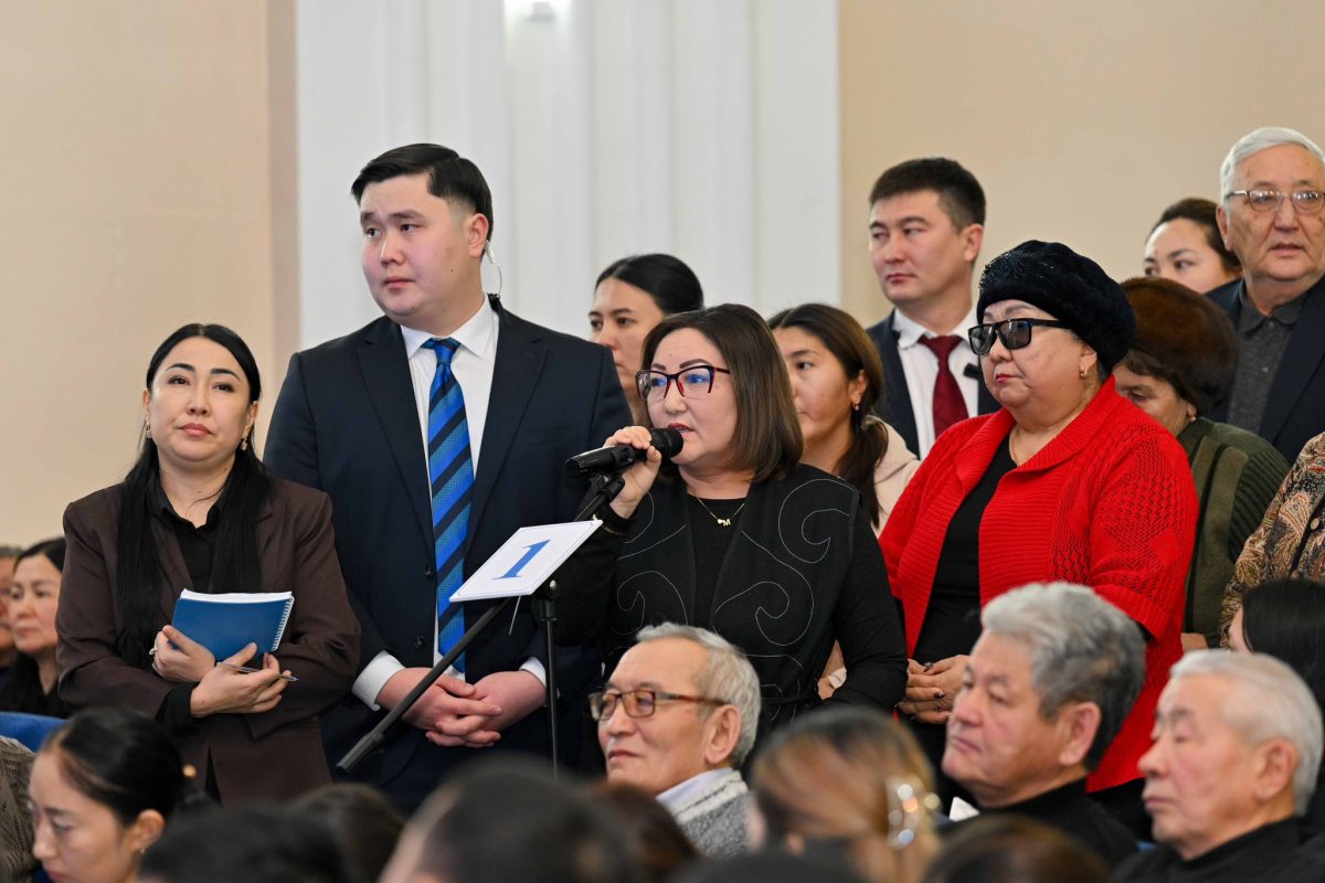 Берік Уәли Семей жұртымен ашық жүздесті: инвестиция, жол, жылу және жаңа нысандар талқыланды