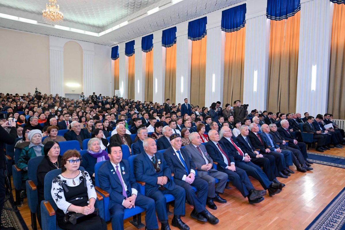 Берік Уәли Семей жұртымен ашық жүздесті: инвестиция, жол, жылу және жаңа нысандар талқыланды