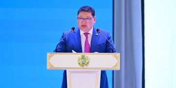 Берік Уәли Семей жұртымен ашық жүздесті: инвестиция, жол, жылу және жаңа нысандар талқыланды