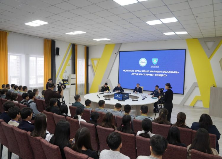 Заңды сақтау – әр азаматтың жеке таңдауы: Абай облысында студенттермен ашық диалог өтті