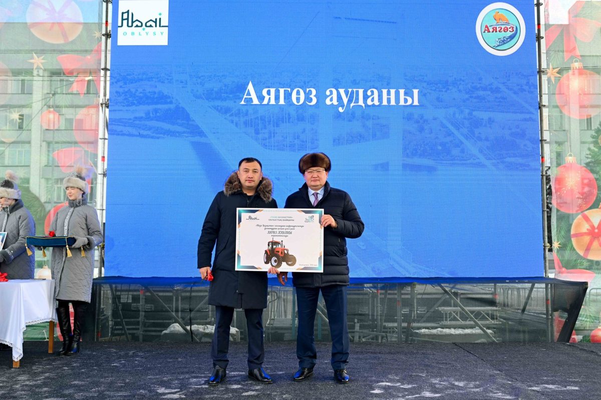 «Үлгілі ауыл» байқауы: Абай облысының 20 үздігіне жаңа трактор кілті тапсырылды