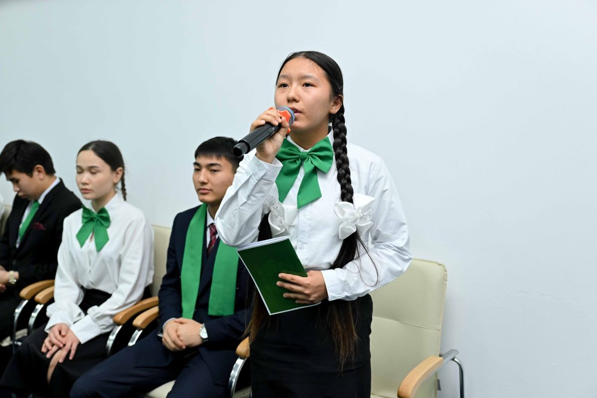 Абай облысында 61 дарынды оқушы аймақ басшысымен жүздесті