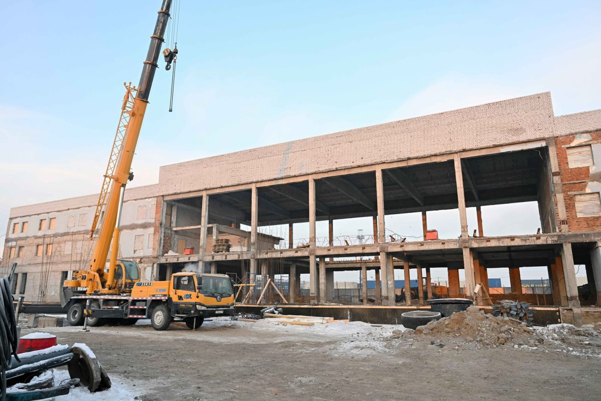 1915 жылы салынған Семей вокзалы қайта жаңарып, аумағы кеңейеді