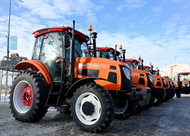 «Үлгілі ауыл» байқауы: Абай облысының 20 үздігіне жаңа трактор кілті тапсырылды