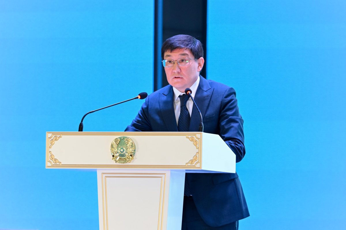 Берік Уәли Семей жұртымен ашық жүздесті: инвестиция, жол, жылу және жаңа нысандар талқыланды