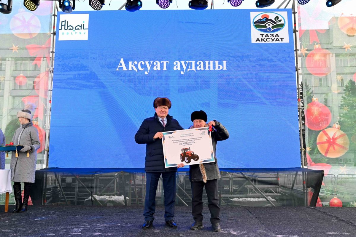 «Үлгілі ауыл» байқауы: Абай облысының 20 үздігіне жаңа трактор кілті тапсырылды